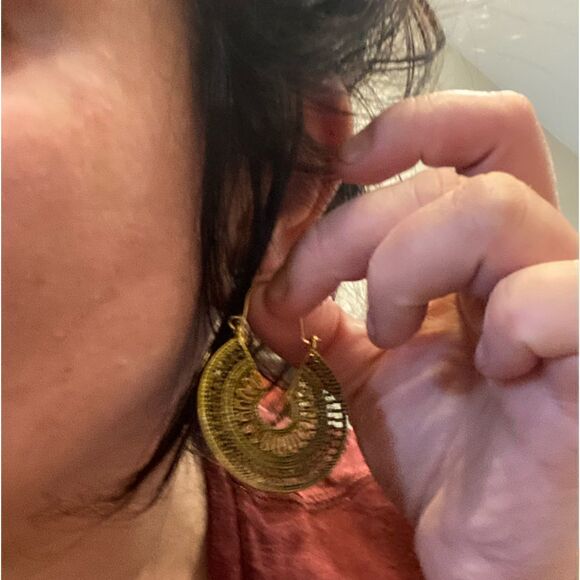 Gold round bohemian drop earrings - Picture 3 of 3